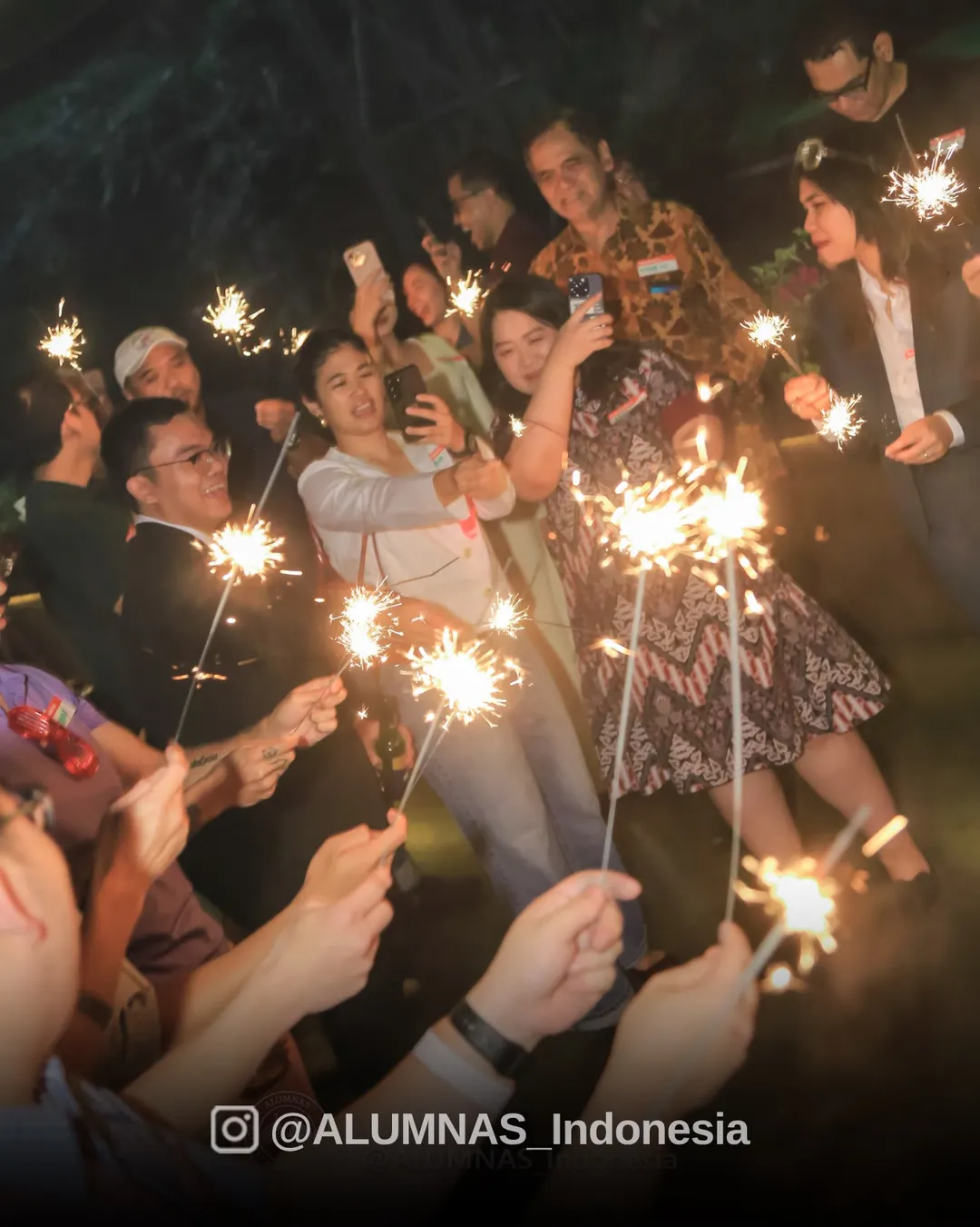 Announcement image: ALUMNAS 4th of July Mixer